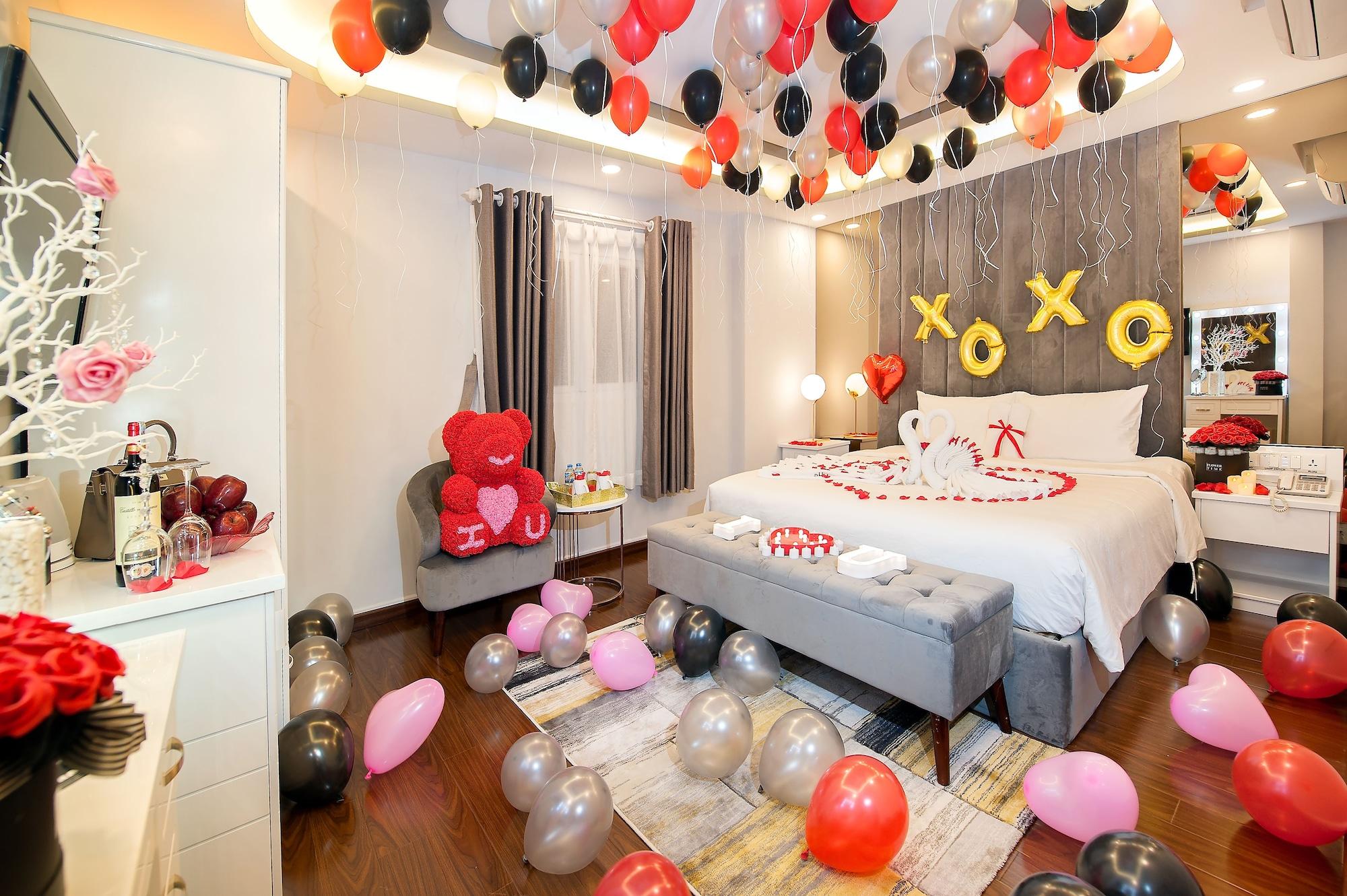 Adora Hồ Chí Minh 4*