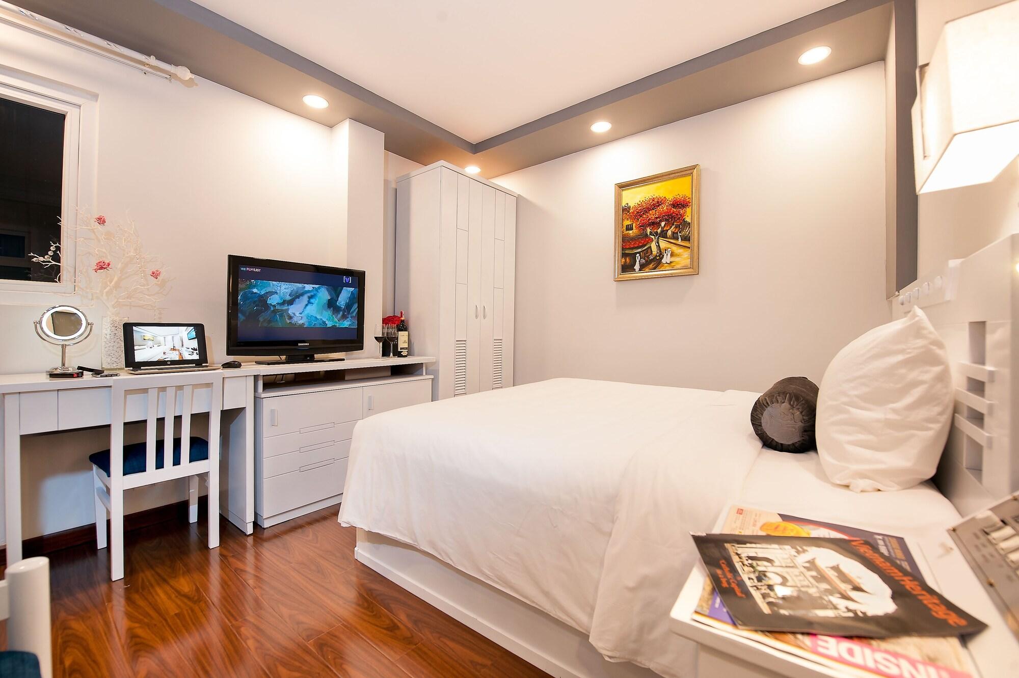 Adora Hồ Chí Minh 4*