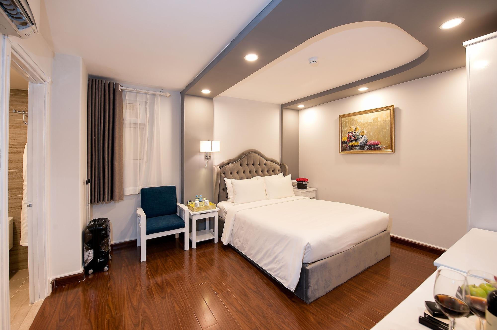 Adora Hồ Chí Minh 4*