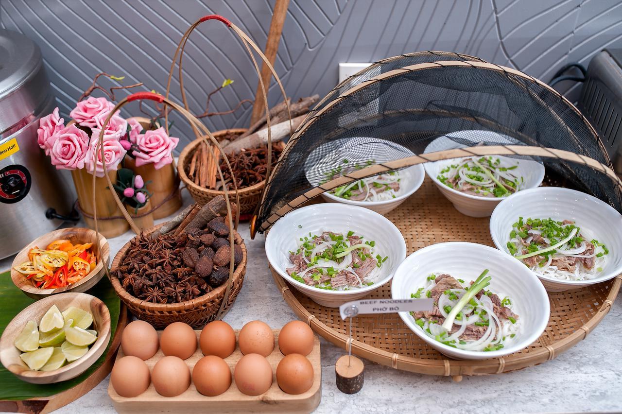 Adora Hồ Chí Minh 4*