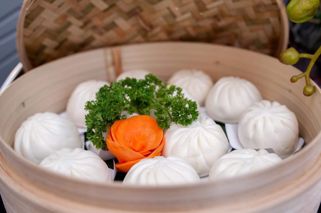 Adora Hồ Chí Minh 4*
