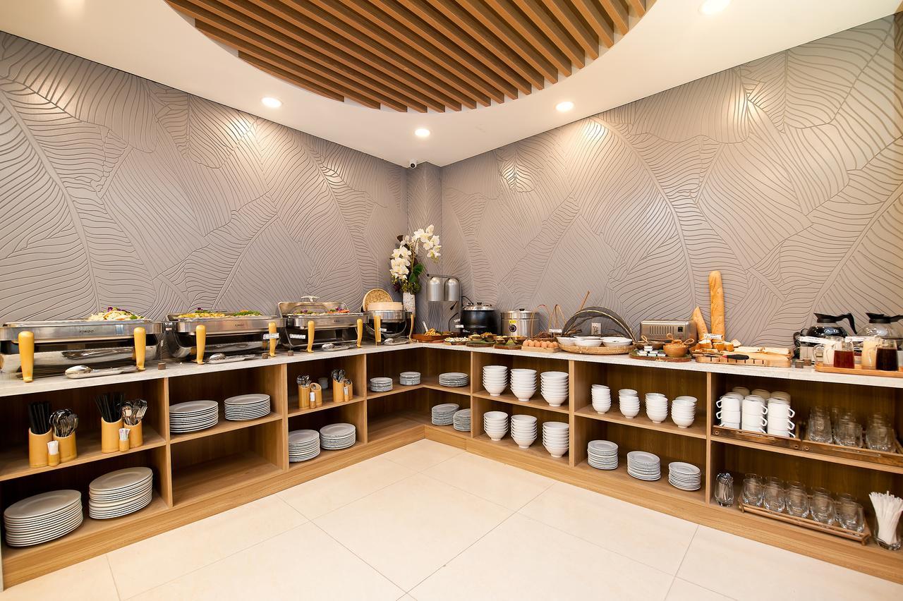 Adora Hồ Chí Minh Khách sạn 4*