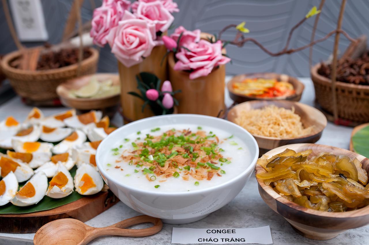 Adora Hồ Chí Minh 4*