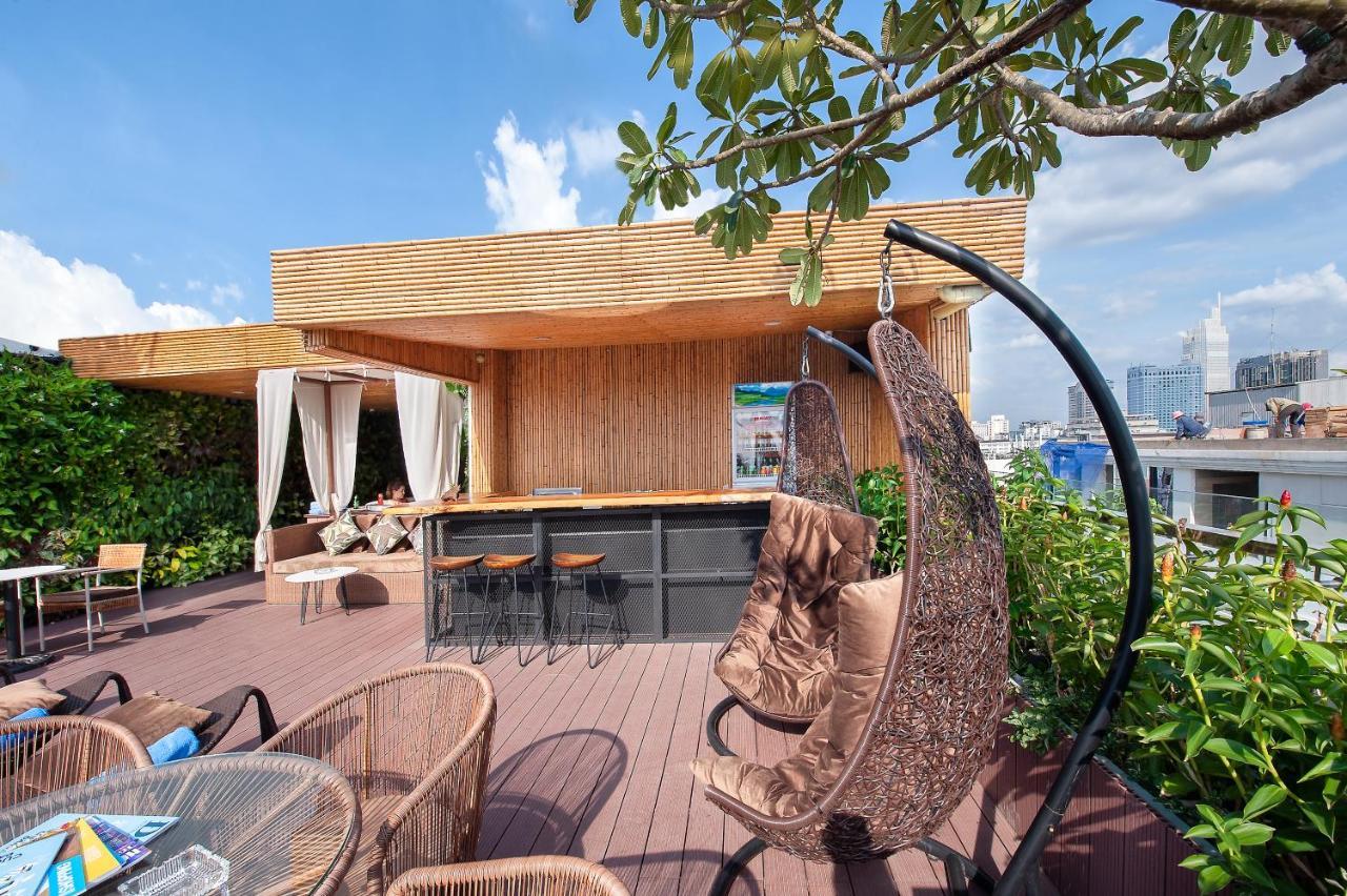 Adora Hồ Chí Minh 4*