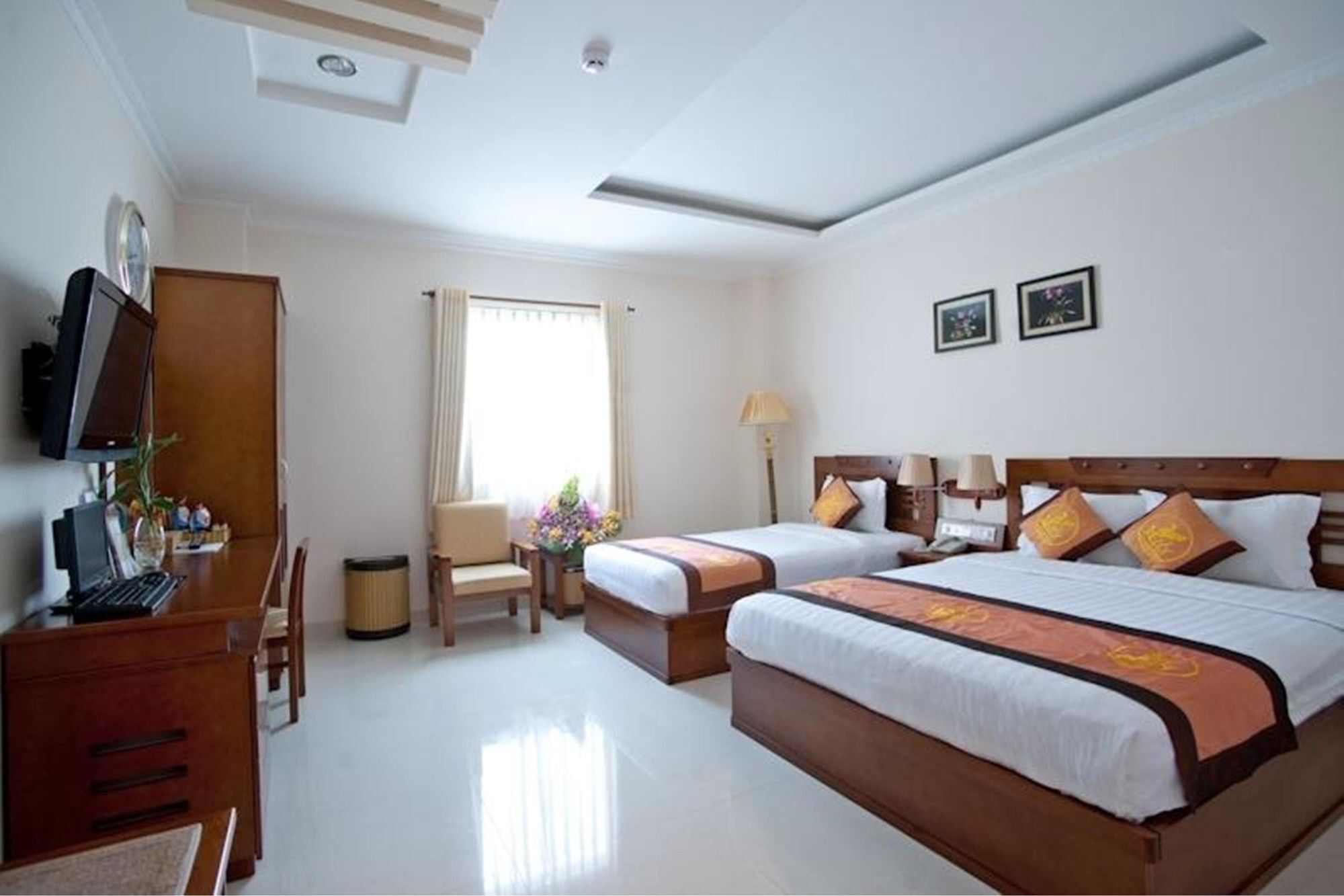 Khách sạn Adora Hồ Chí Minh 4*