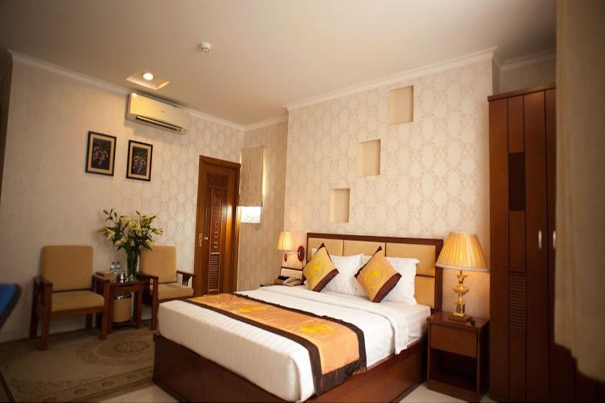 Adora Hồ Chí Minh Khách sạn 4*