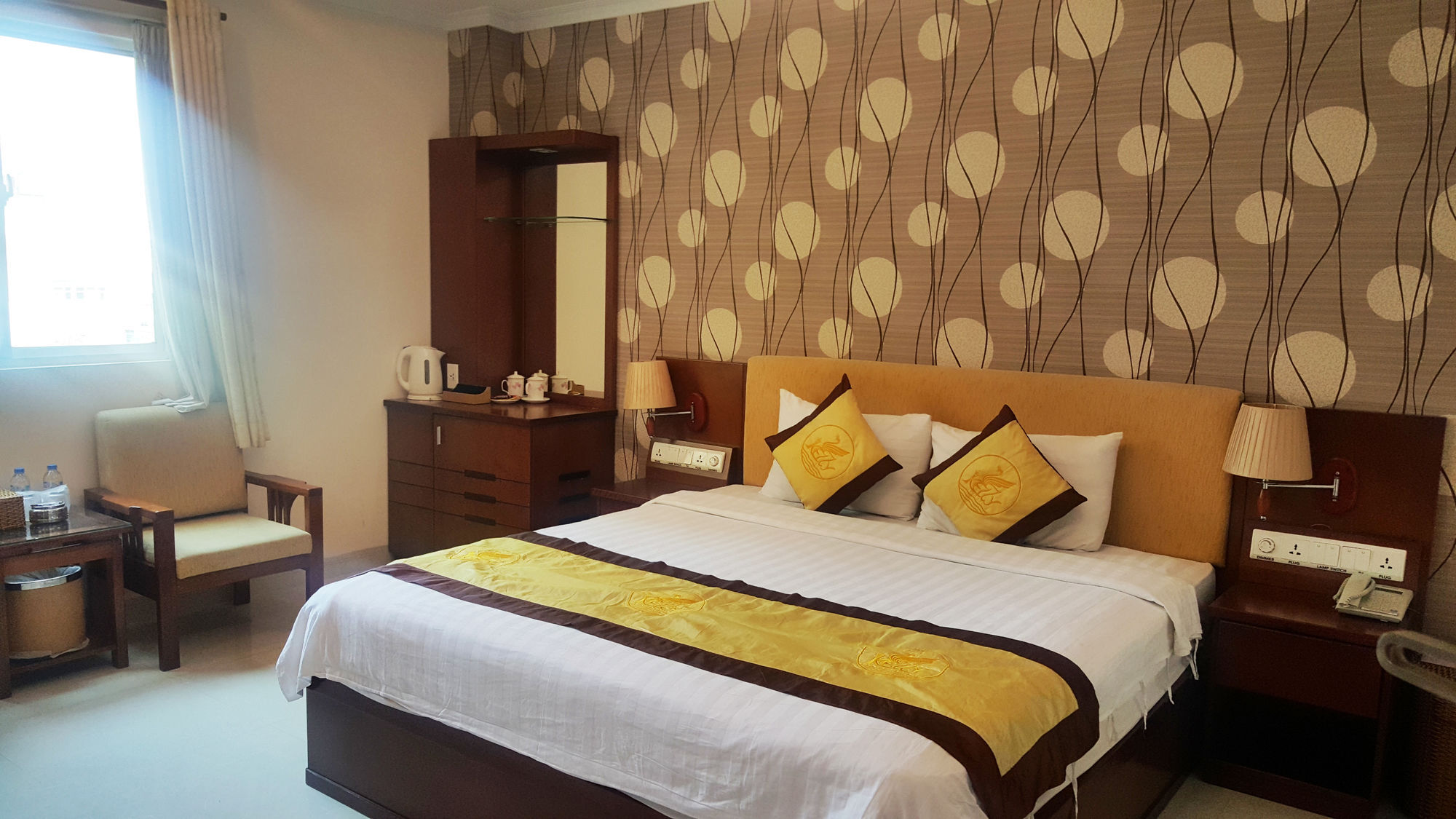 Adora Hồ Chí Minh 4*