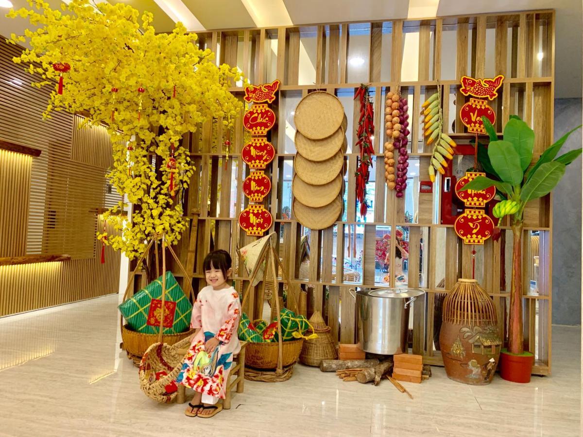 Adora Hồ Chí Minh